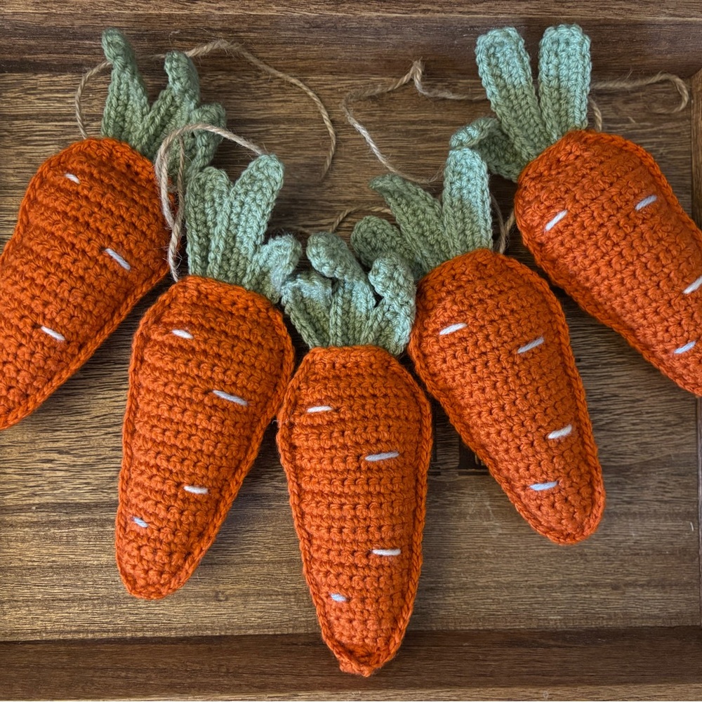 Orange and Green Easter Garland - Picture 2 of 3